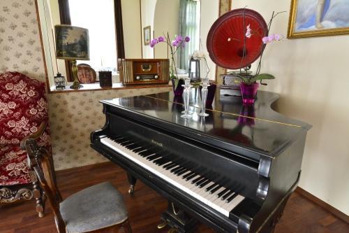 Hotel I Restauracja Chopin Żary Kültér fotó